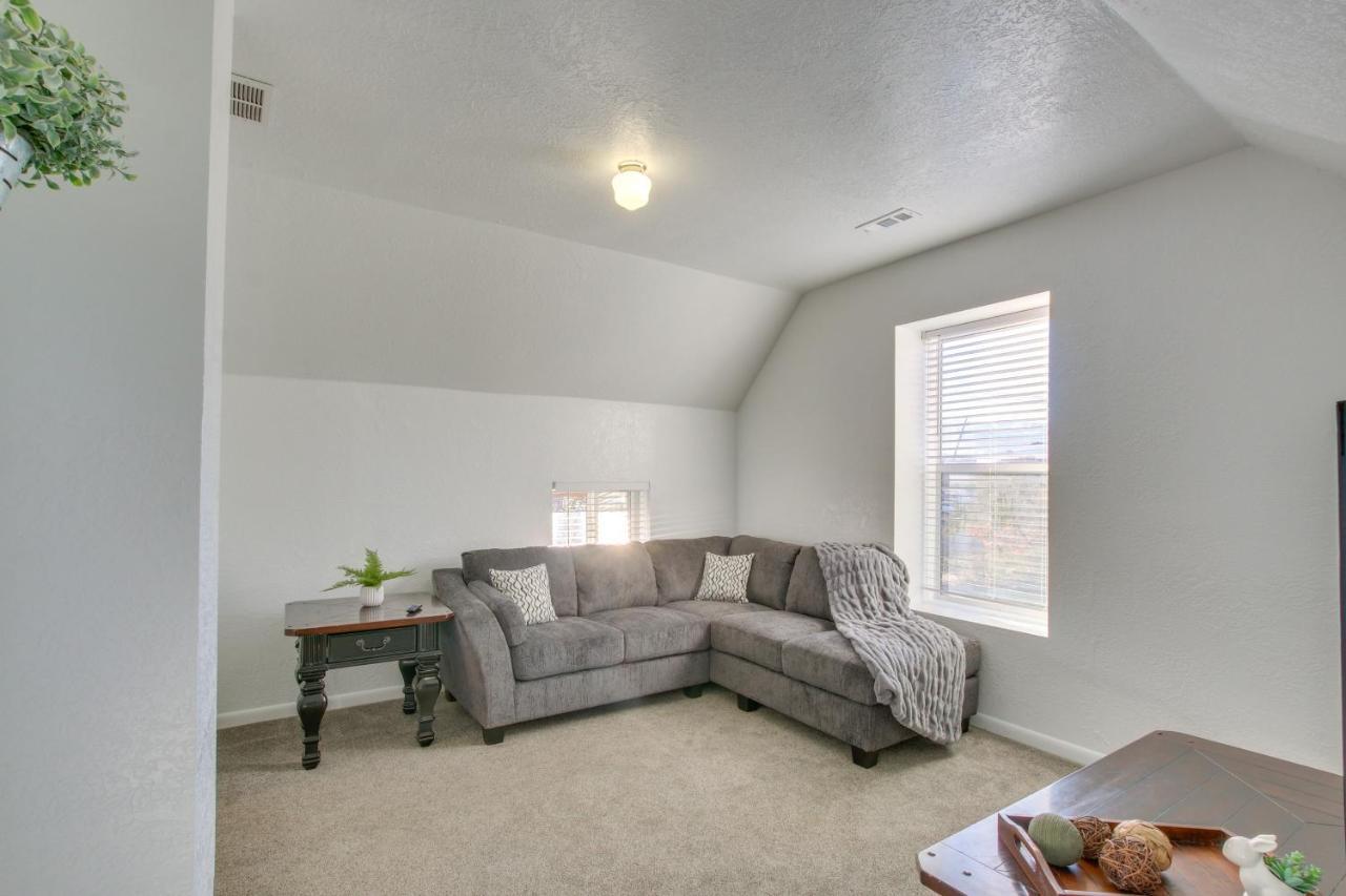 Convenient Logan Apartment - 1 Block To Town! Exterior foto