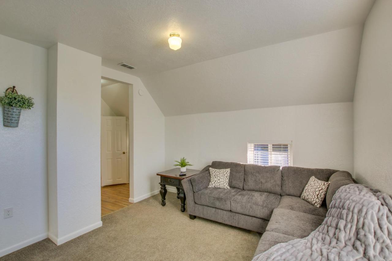 Convenient Logan Apartment - 1 Block To Town! Exterior foto